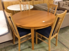 Runt bord + 4st stolar